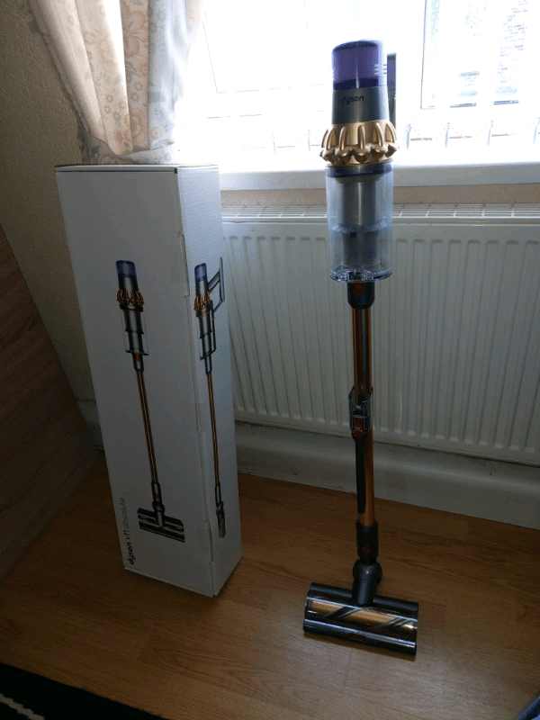 DYSON V11 ABSOLUTE CORDLESS LIMITED EDITION GOLD.AS NEW BOXED + DOK