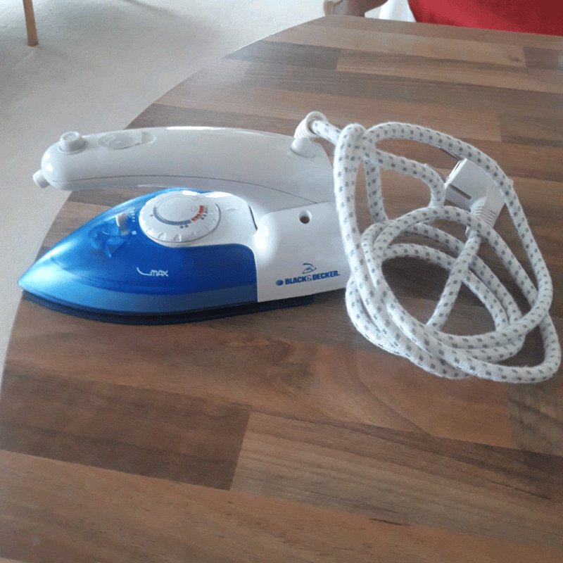 Black & Decker TI 747 Travel Steam Iron in excellent condition. in