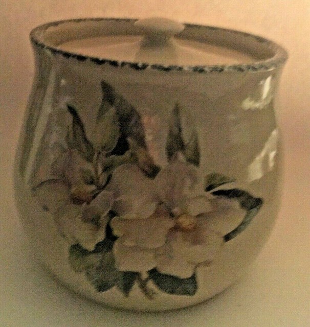 Home and Garden Party Stoneware Bean Pot Magnolia Retired
