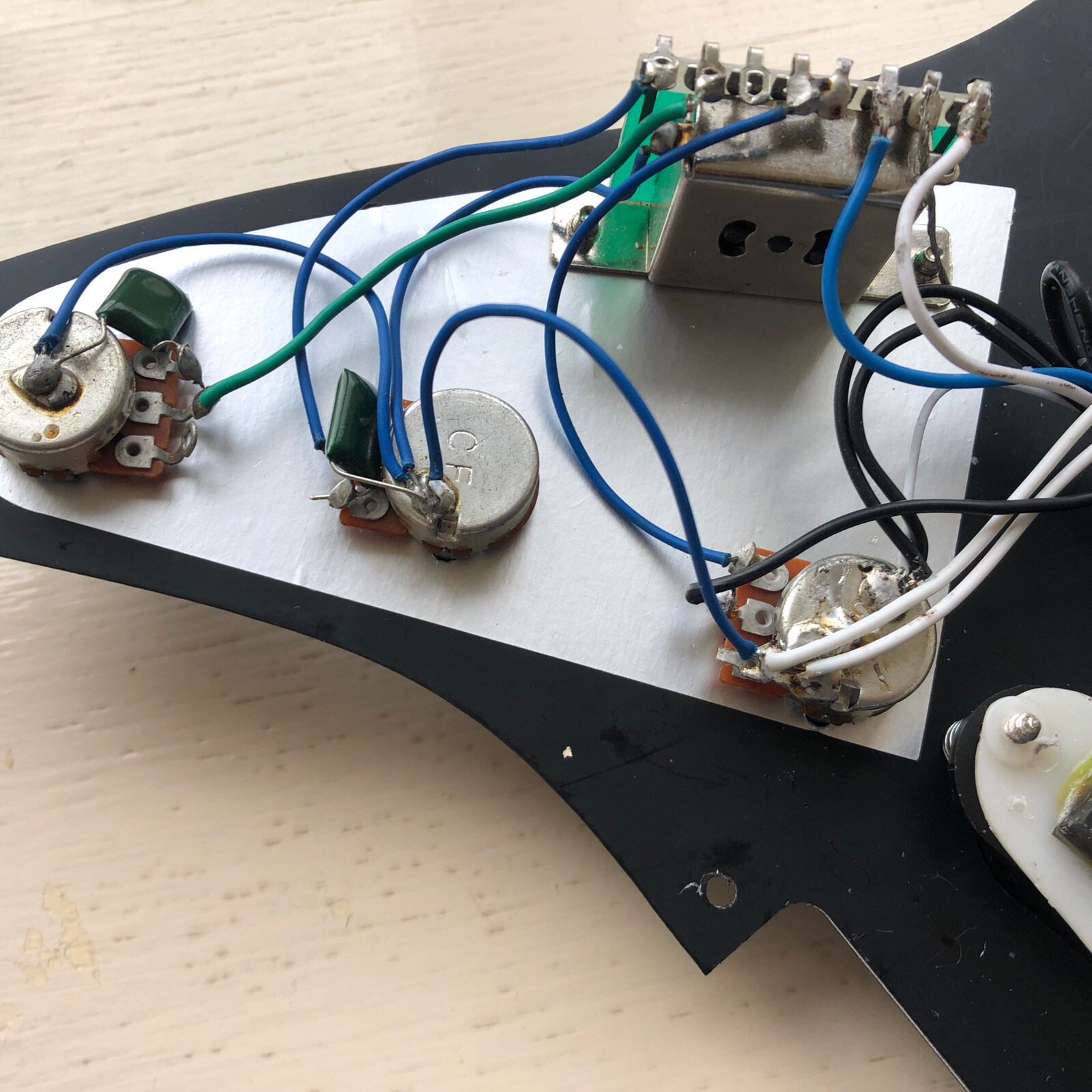 Stratocaster SSS 3ply BwB Fully Loaded Pickguard, 250k Pots Ready to