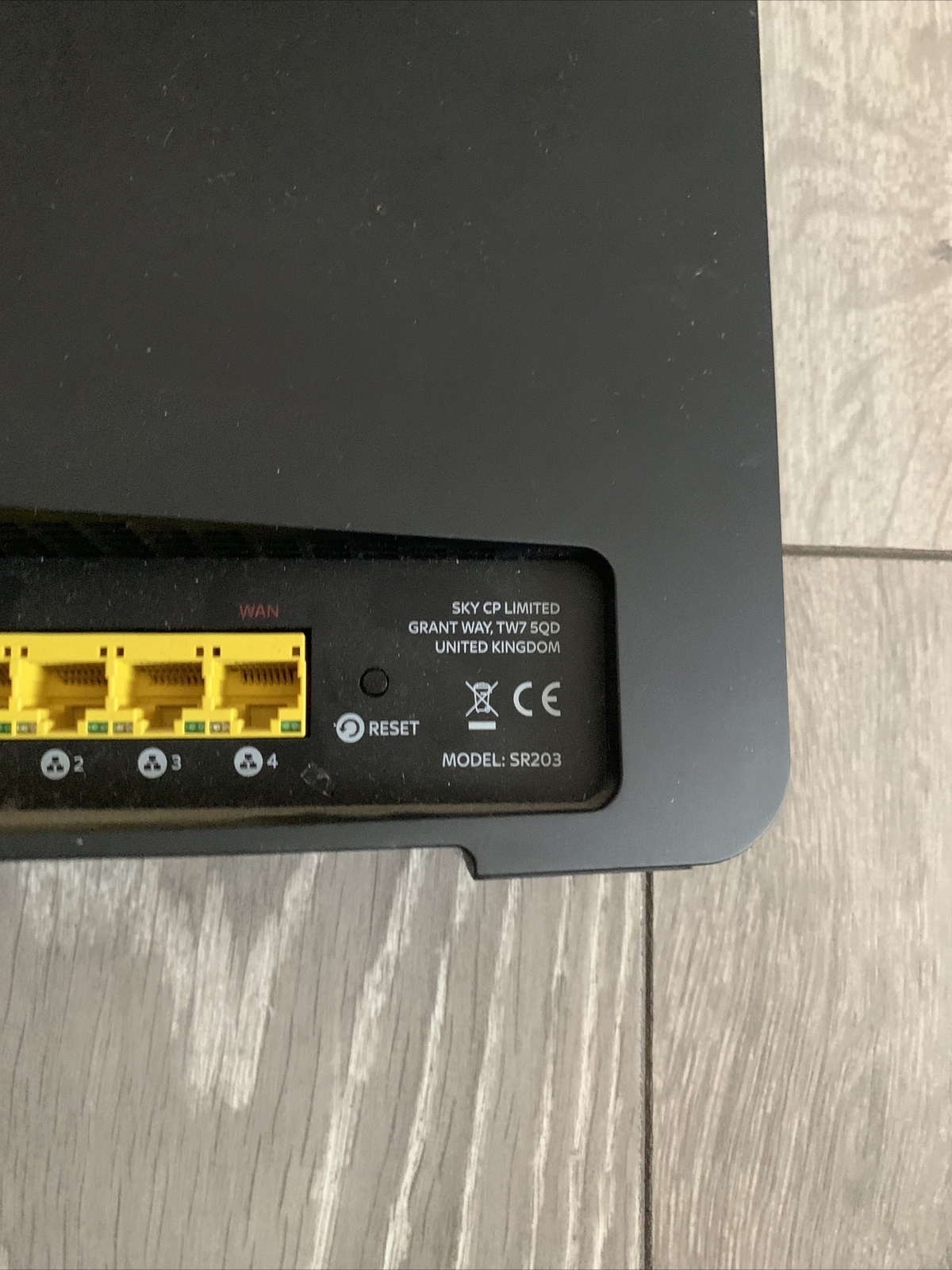 Sky SR203 Latest Broadband Hub Wireless Router WiFi Sky Q Duel Band