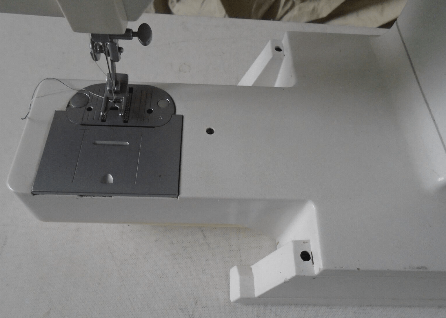 Singer 4572 Automatic One Step Buttonhole Sewing Machine FOR PARTS ONLY