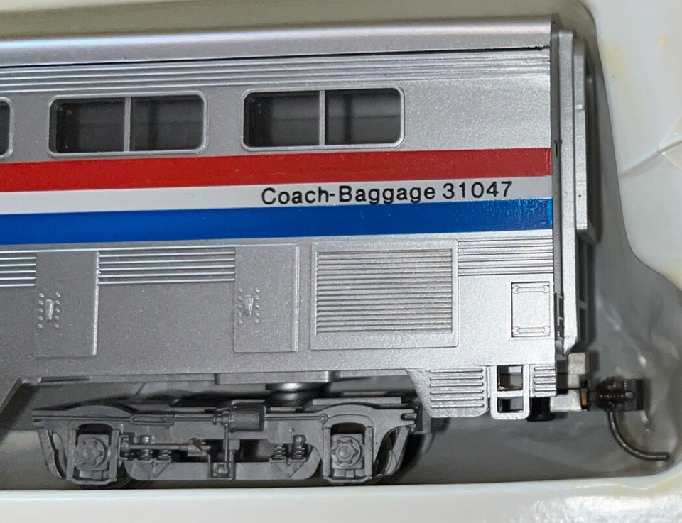 ConCor HO Scale Amtrak Superliner 5Car Train Sleeper Coach Lounge