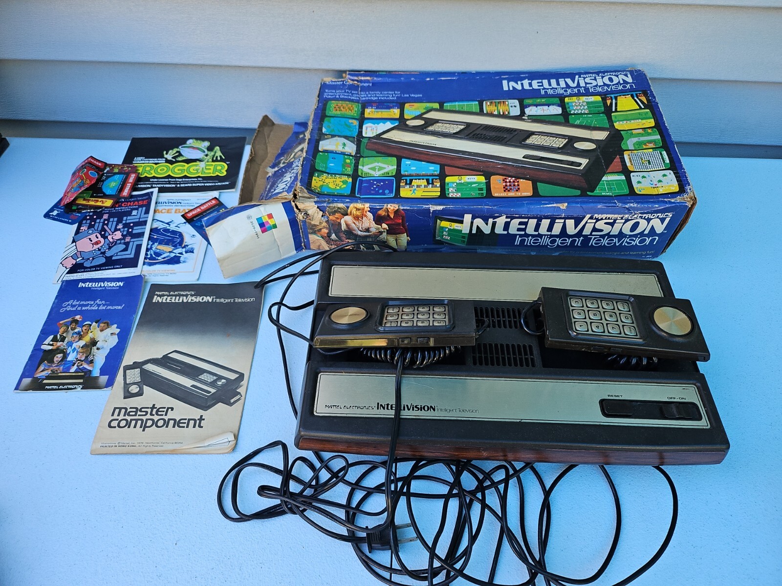 MATTEL INTELLIVISION INTELLIGENT TELEVISION GAME CONSOLE & ORIGINAL BOX