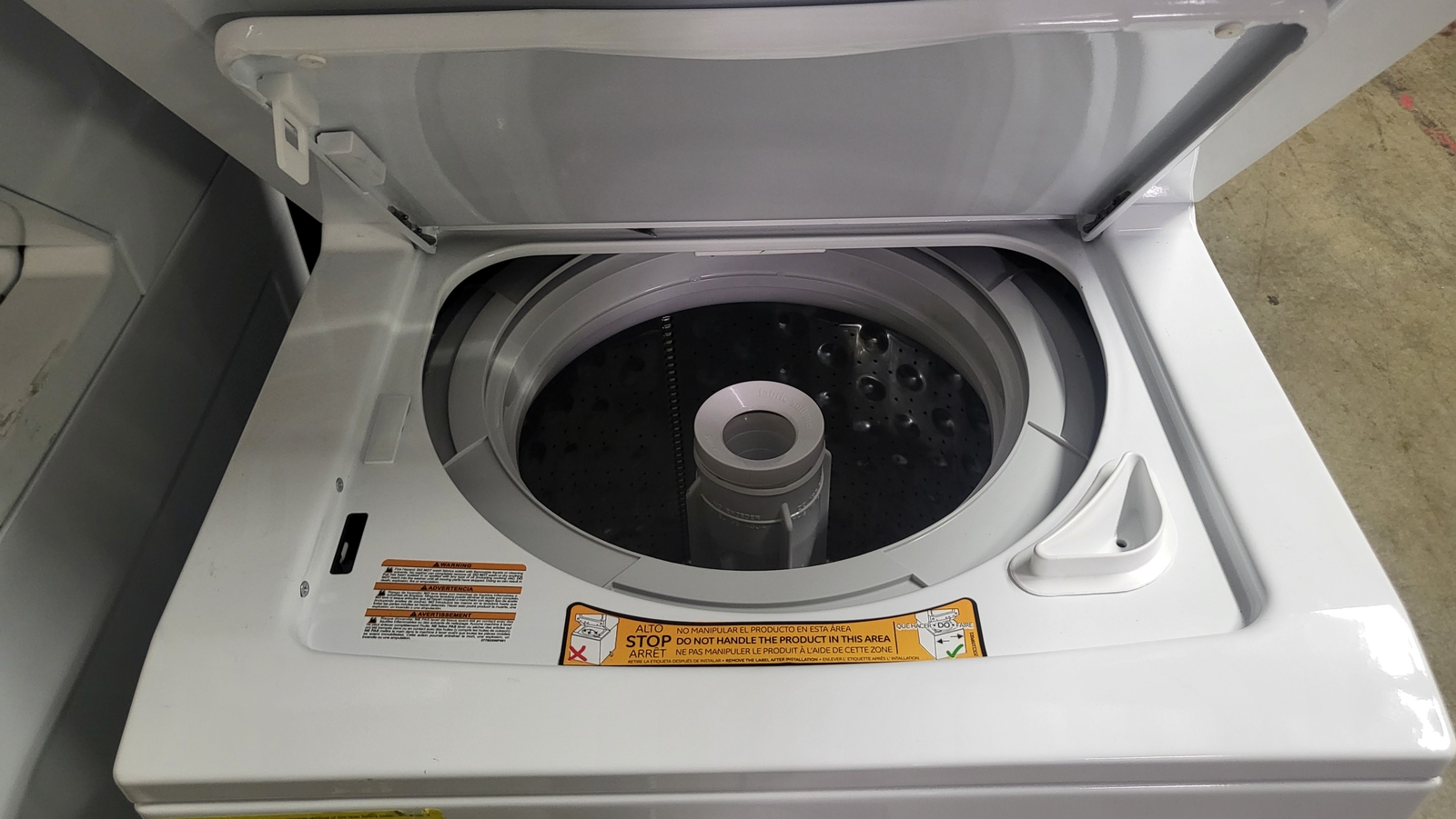 GE Washer (2.3 cu. ft) & Electric Dryer (4.4 cu. ft.) Combo White