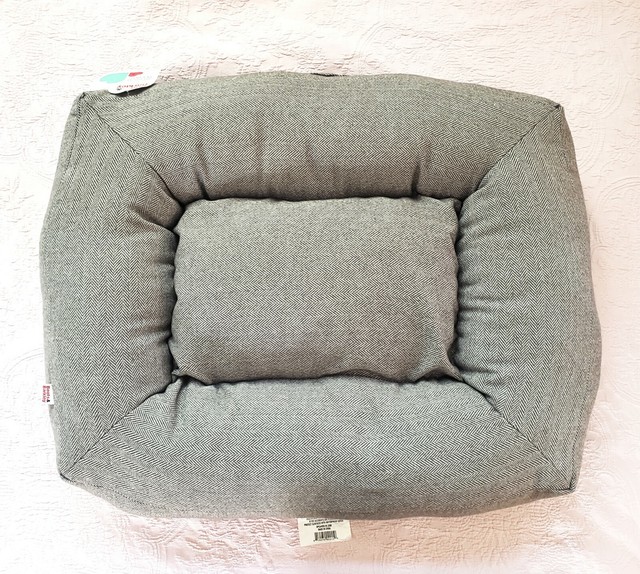 Boots & Barkley Overstuffed Dog Bed Up to 50lbs Size M Gray / Brown