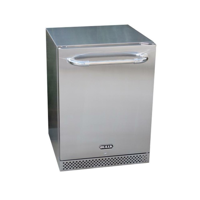 BULL PREMIUM OUTDOOR RATED STAINLESS STEEL FRIDGE SERIES 2 SCRATCH