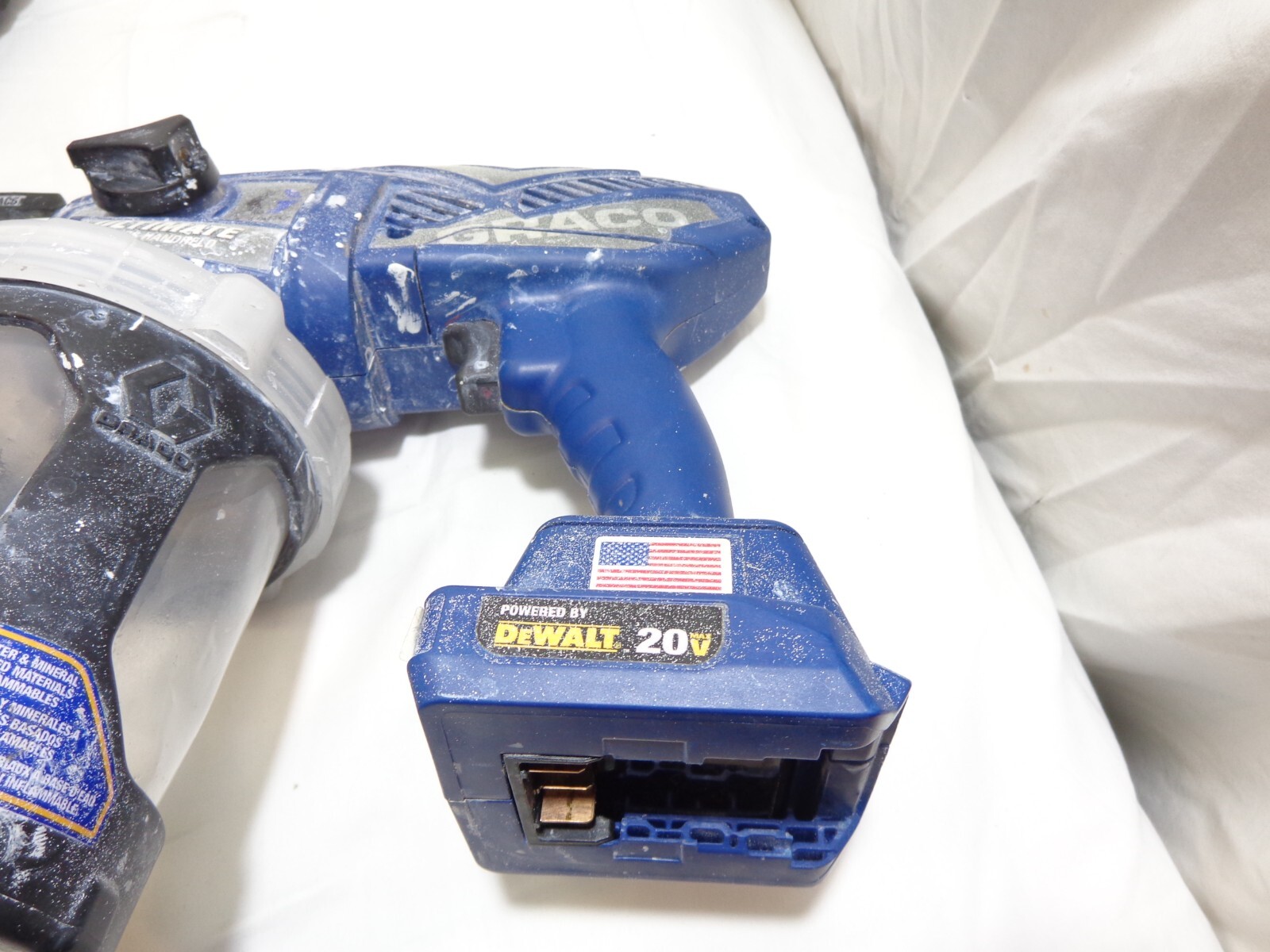 GRACO/DEWALT 20V MAX ULTIMATE AIRLESS HANDHELD PAINT SPRAYER 17N164