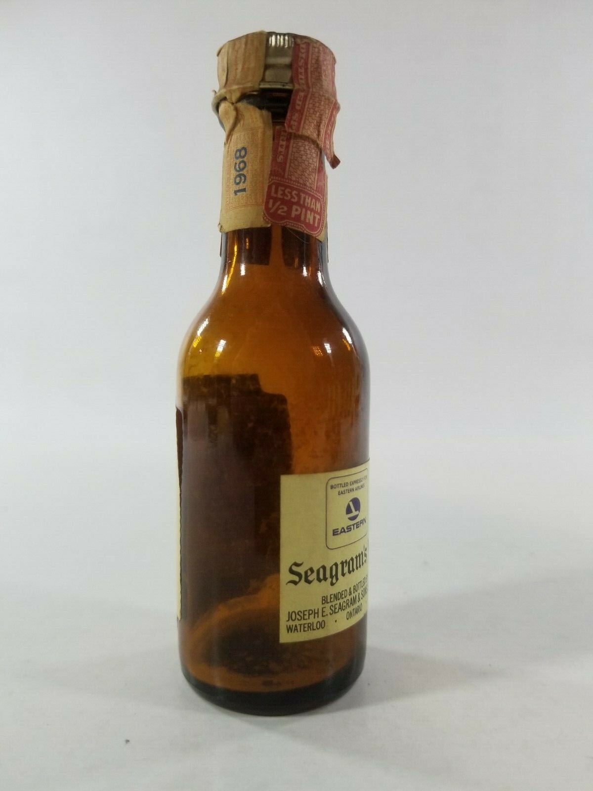 VINTAGE 1968 AIRPLANE LIQUOR BOTTLE (EMPTY) SEAGRAM'S V.O. CANADIAN