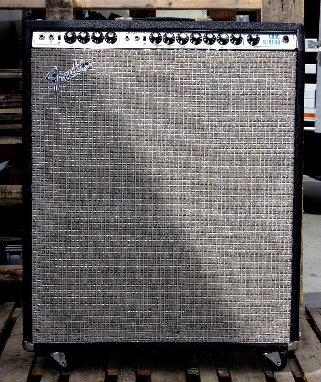 Fender Quad Reverb Amplifier >> Vintage Guitar and Bass