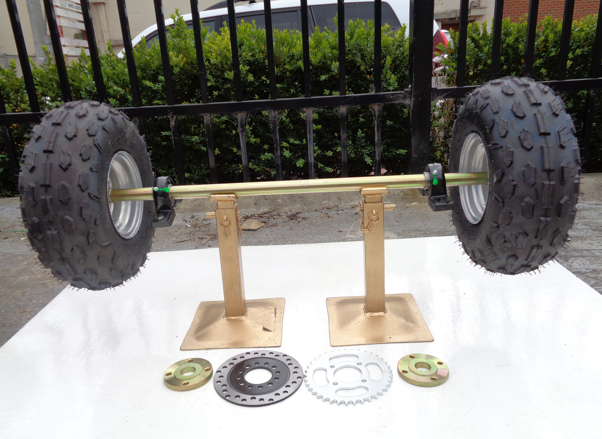 Go Kart 25mm 850mm Axle 6 inch wheels sprocket disc carrier weld