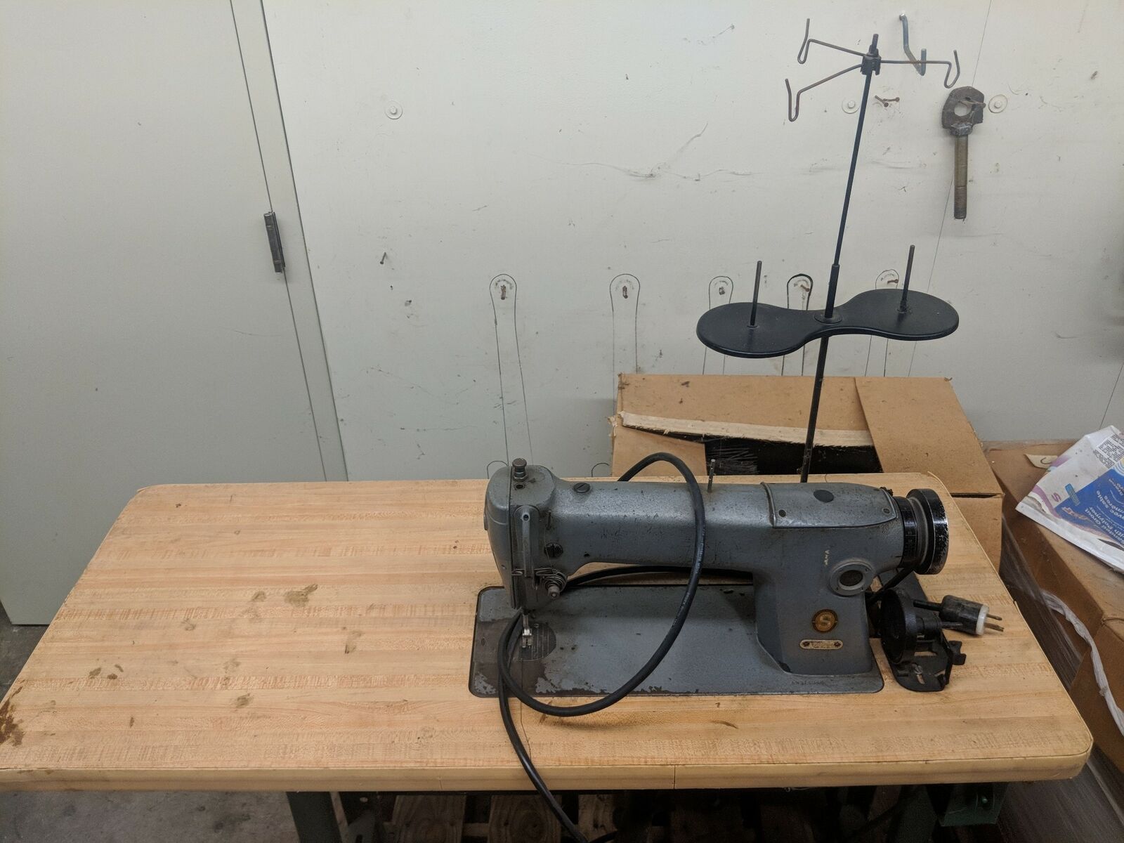 Singer Industrial Sewing Machine Model 2811 eBay