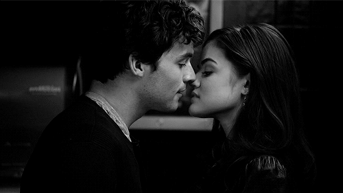 Ezria Aria And Ezra Bacio Gif On Gifer By Dorad