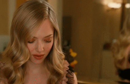 Caza De Gifs De Amanda Seyfried Like A Flower Made Of Iron"