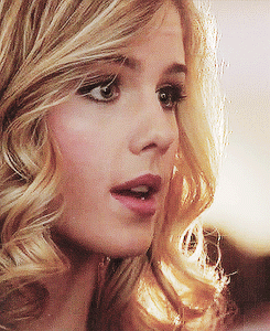 Emily Bett Rickards Seta Gif Emily Bett Rickards Rewatch Something