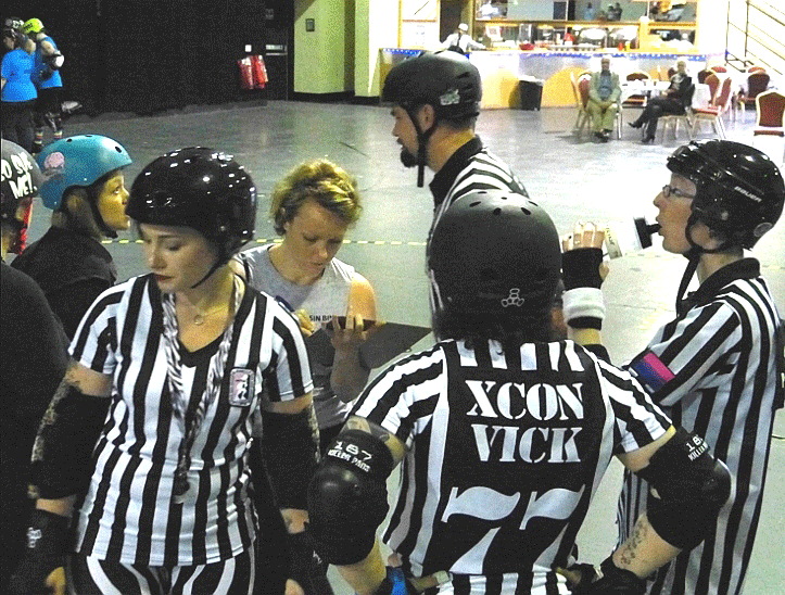 Roller derby GIF Find on GIFER