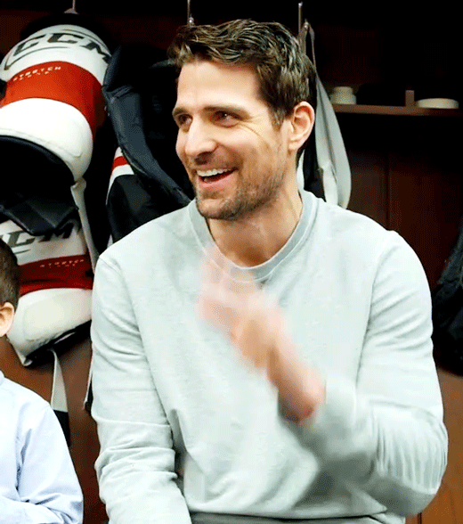 Big hands chicago blackhawks GIF Find on GIFER