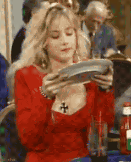 Kelly bundy GIF Encontrar em GIFER