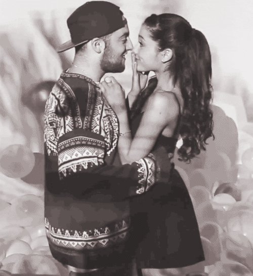 Kiss couple art GIF Find on GIFER