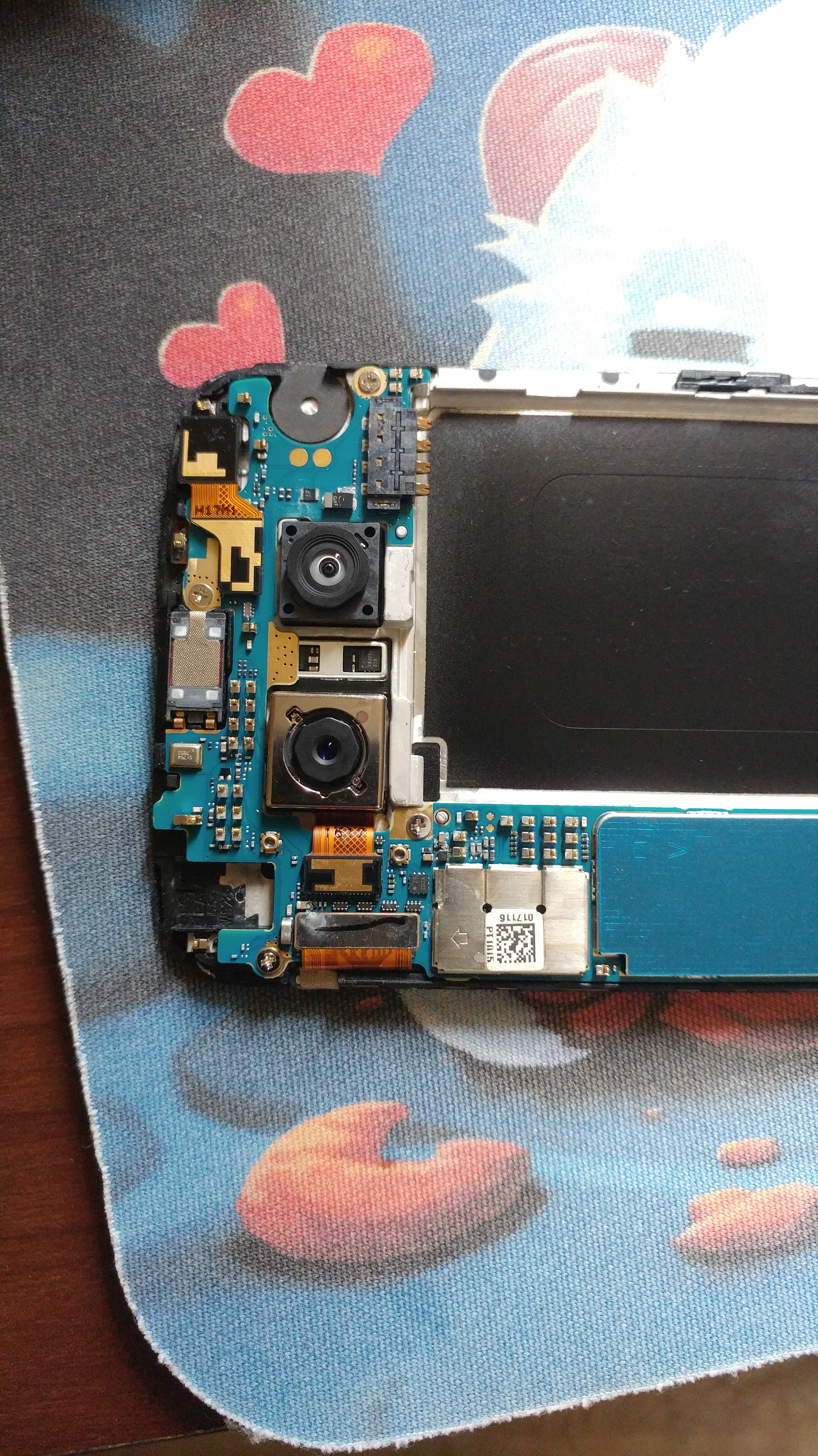 Repairing & cleaning a water damaged LG G5 (Backlight not working) LG