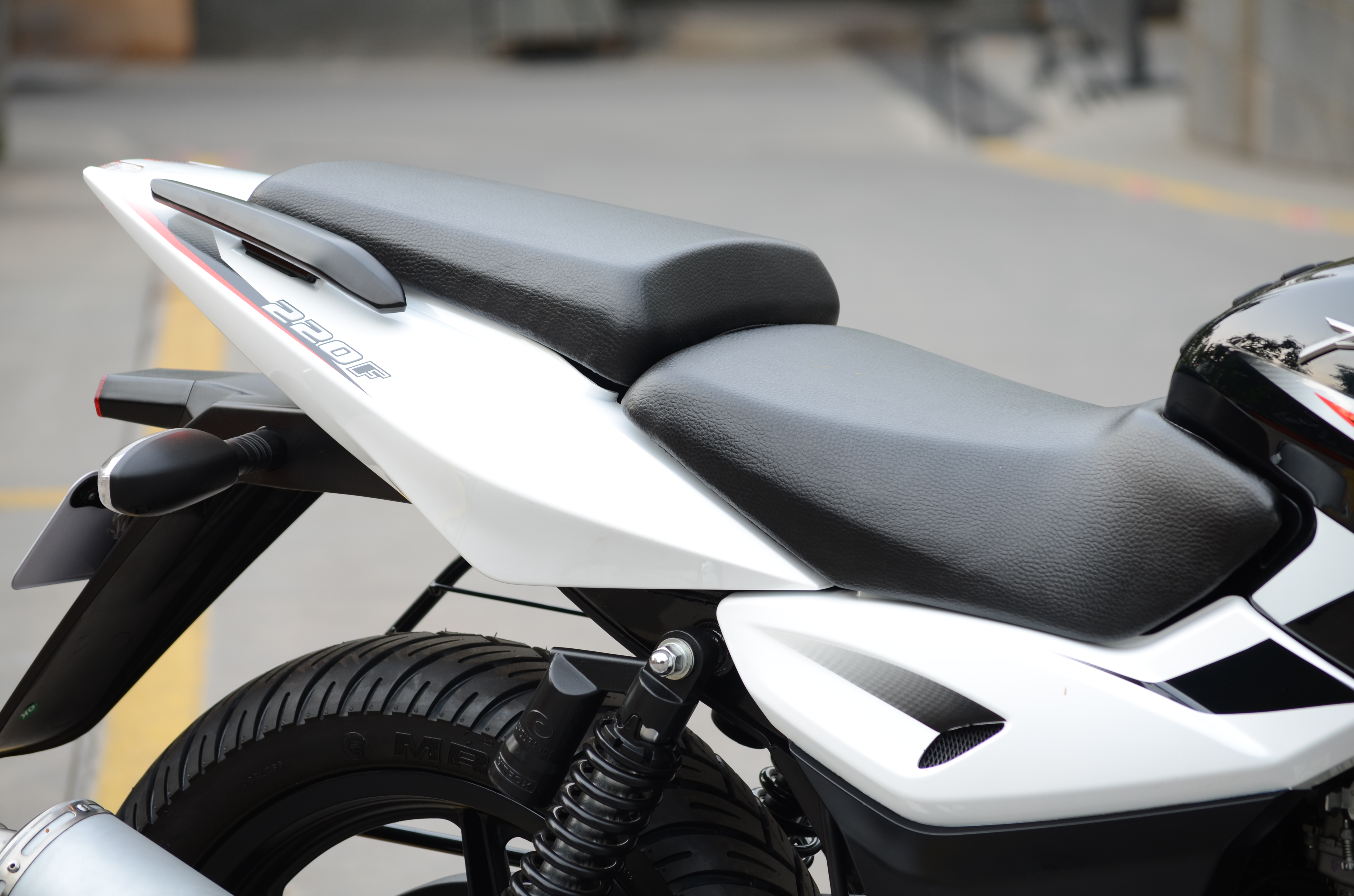 New Bajaj Pulsar 220 photo gallery Bike Gallery Bikes 200cc350cc Autocar India