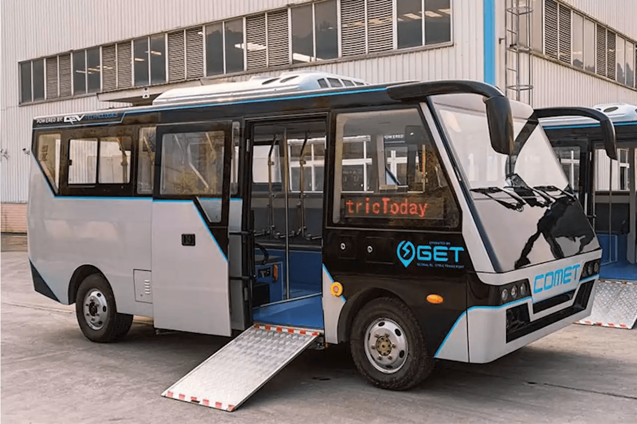 'Game changer' Netizens discover electric bus ferrying commuters(04)