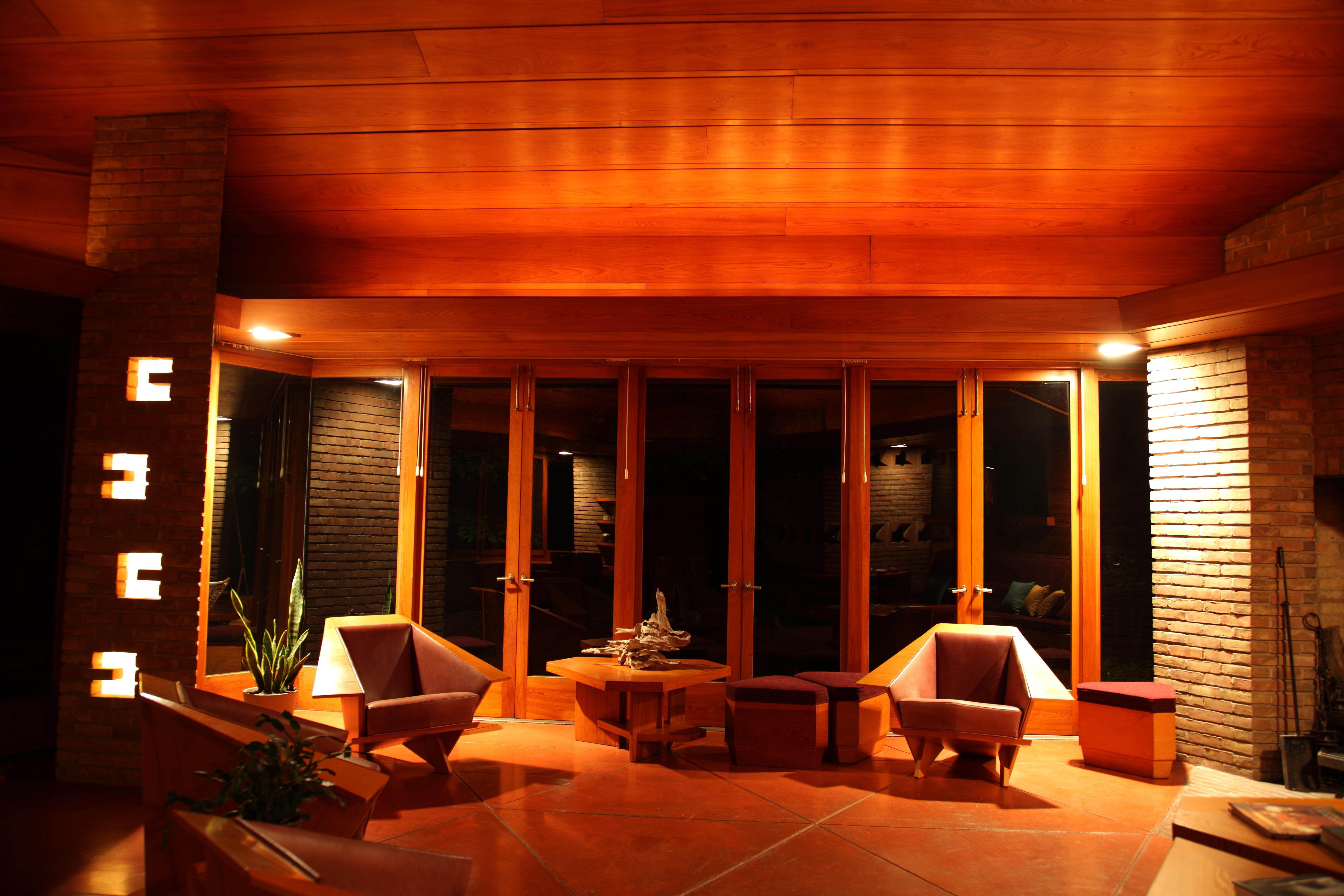 What Frank Lloyd Wright's Palmer House Can Teach Us About Relaxation