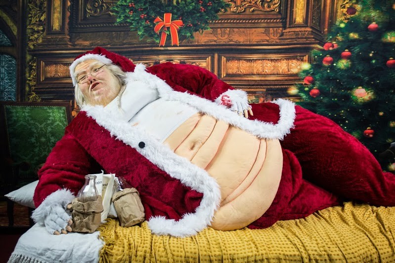 'Santa The Hutt' Window Display Is Ho Ho Ho My God! (PHOTO, VIDEO