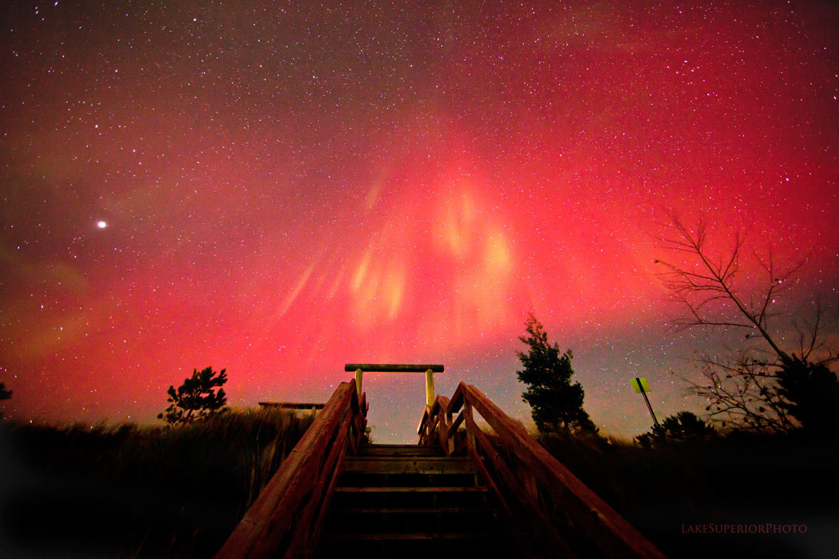 These JawDropping Photos Of The Great Lakes Night Sky Seem Too