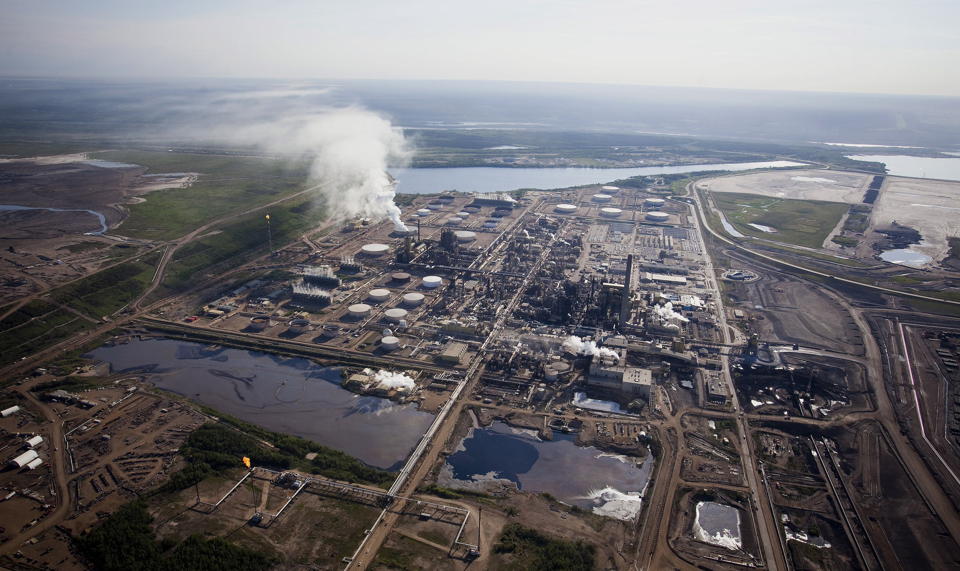 Canada Now Selling World's Cheapest Oil, Report Says, As Forecasts Call