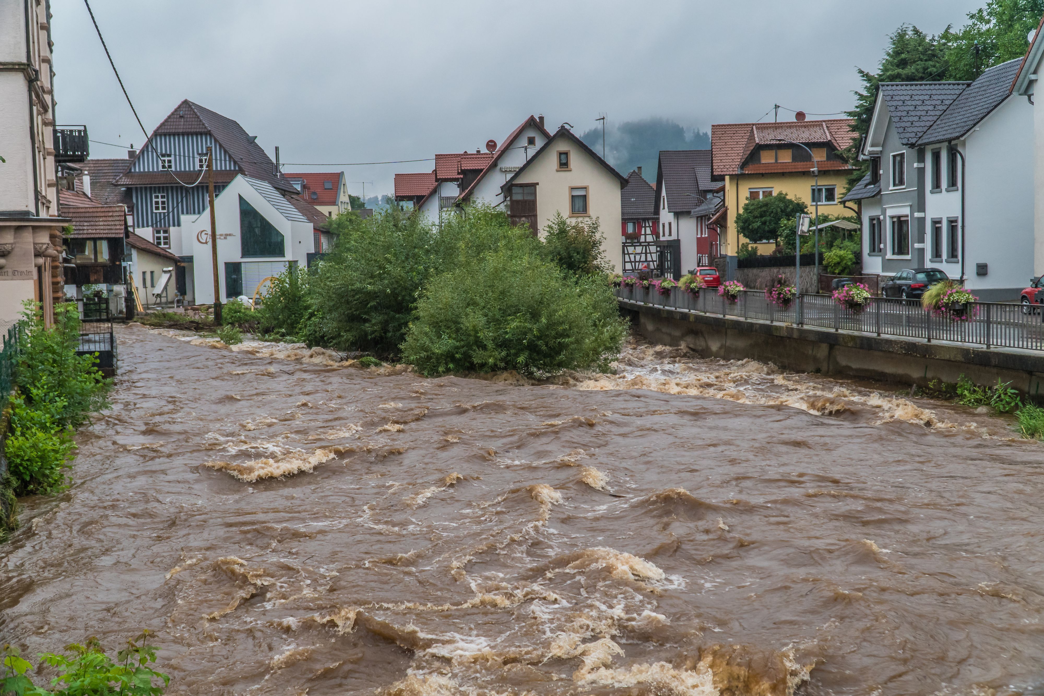 Dauerregen und KatastrophenAlarm in Deutschland 9 Bilder zeigen das