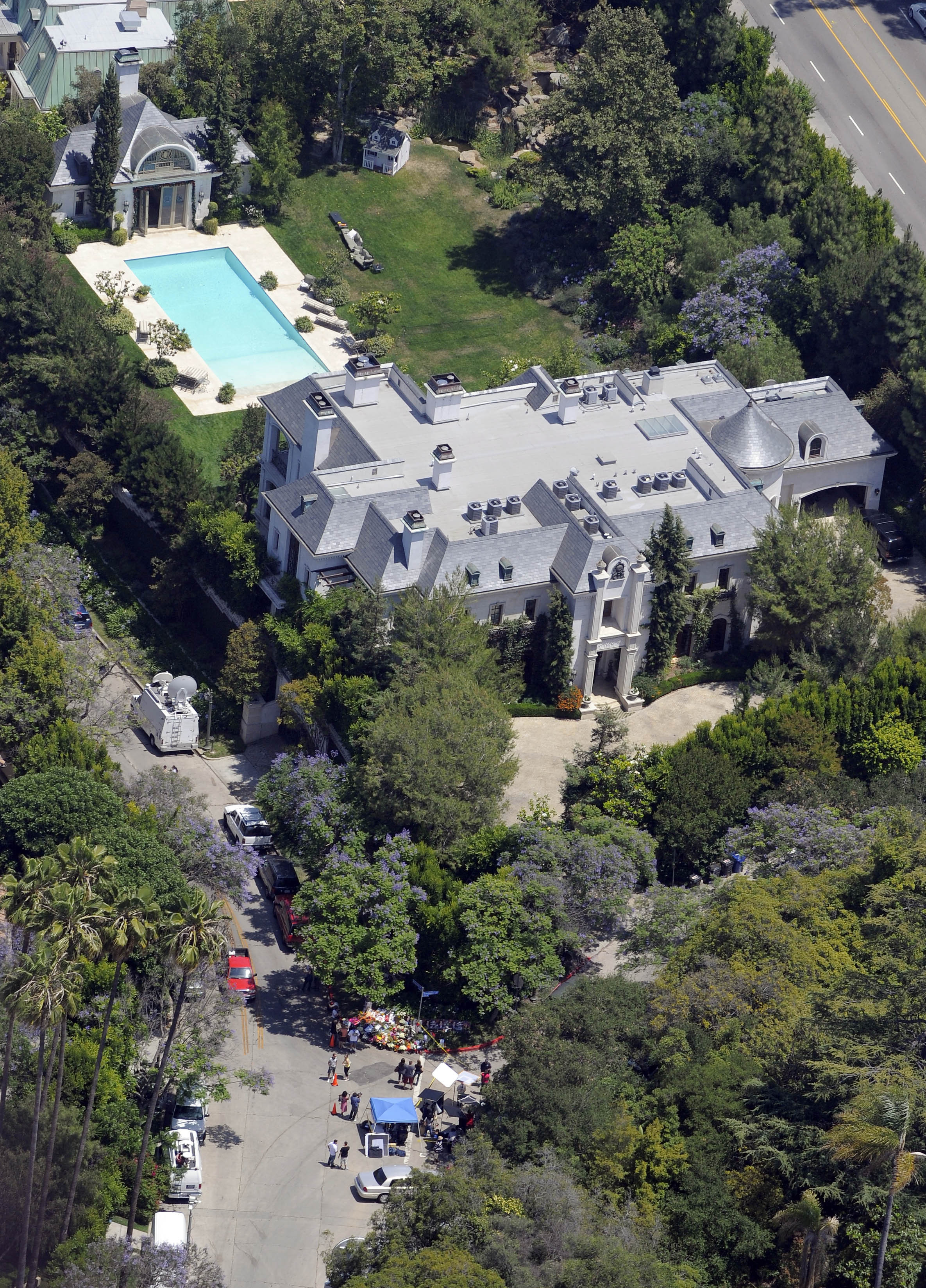 Michael Jackson's Home Sold To Investment Banker Steven Mayer Report