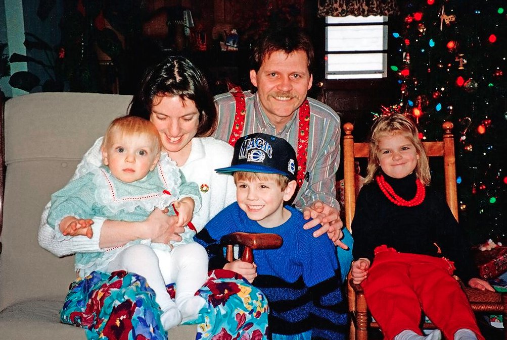 Family Christmas Photos Recreation On Reddit Warms Our Hearts (PHOTOS