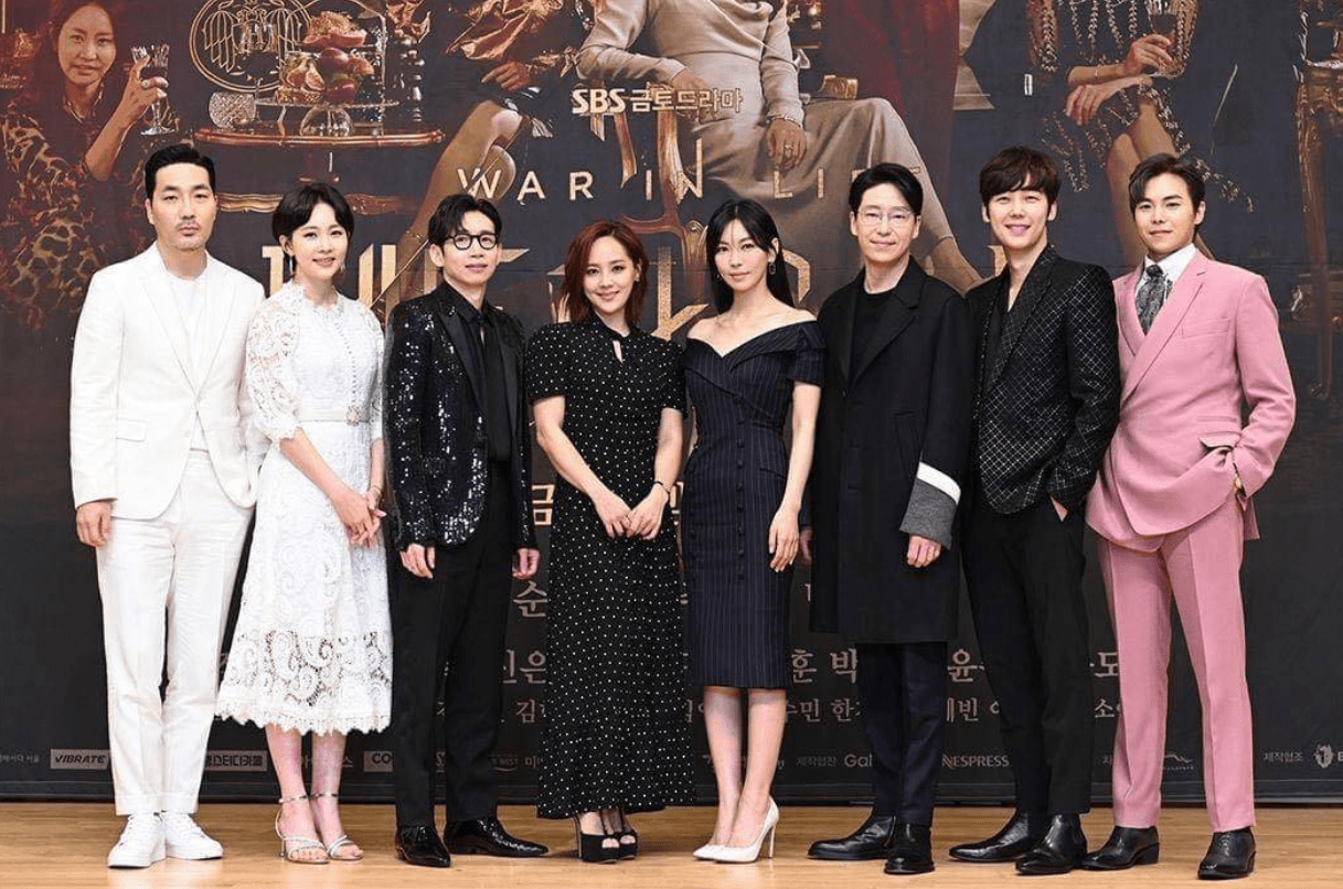 Dress code là gì? 10 quy tắc mặc Dress Code sang trọng nhất 2022