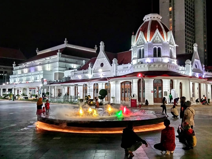 Alunalun Surabaya yang Memiliki Area Bawah Tanah