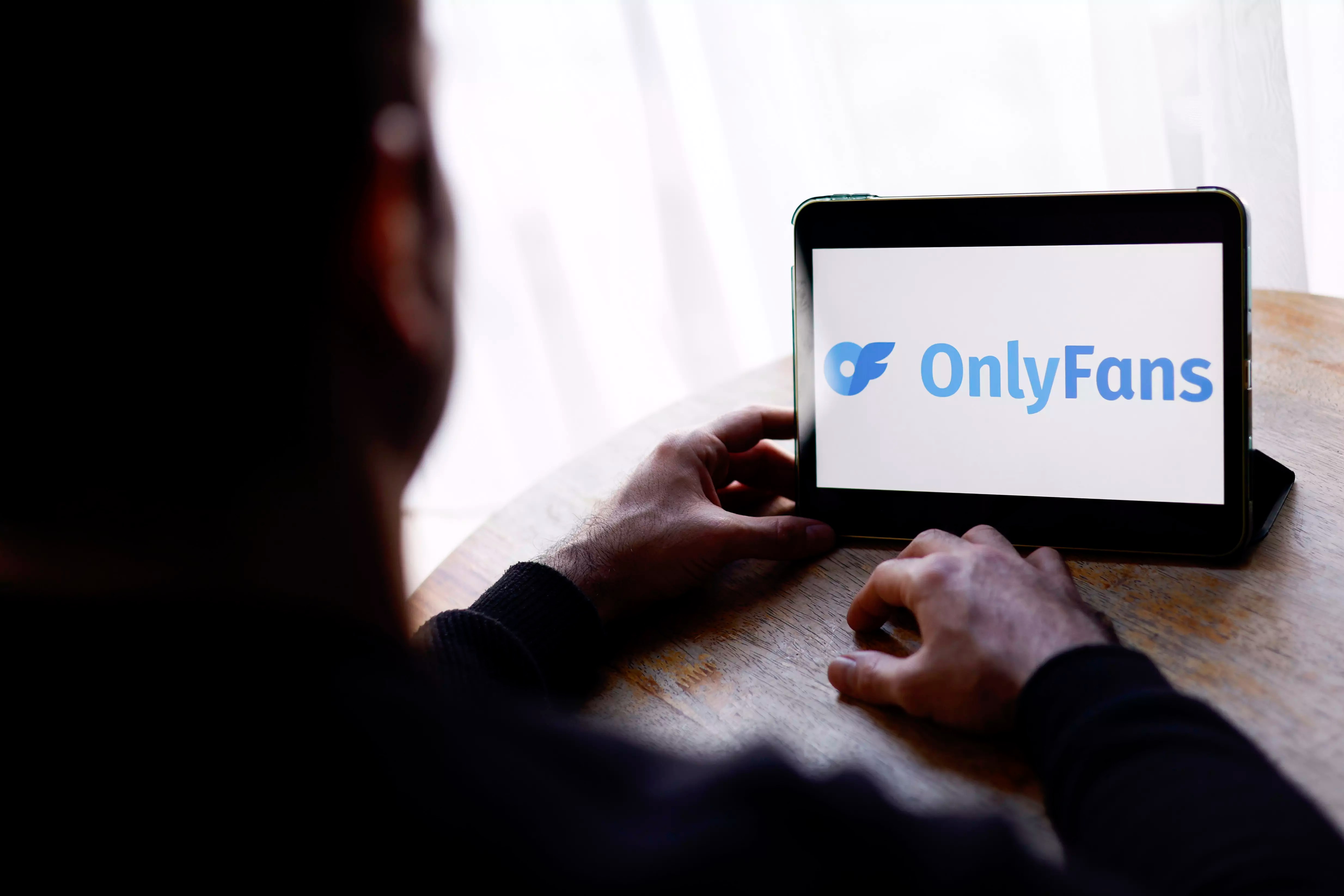 Florida Mom Suing School District After She Was Banned Over OnlyFans