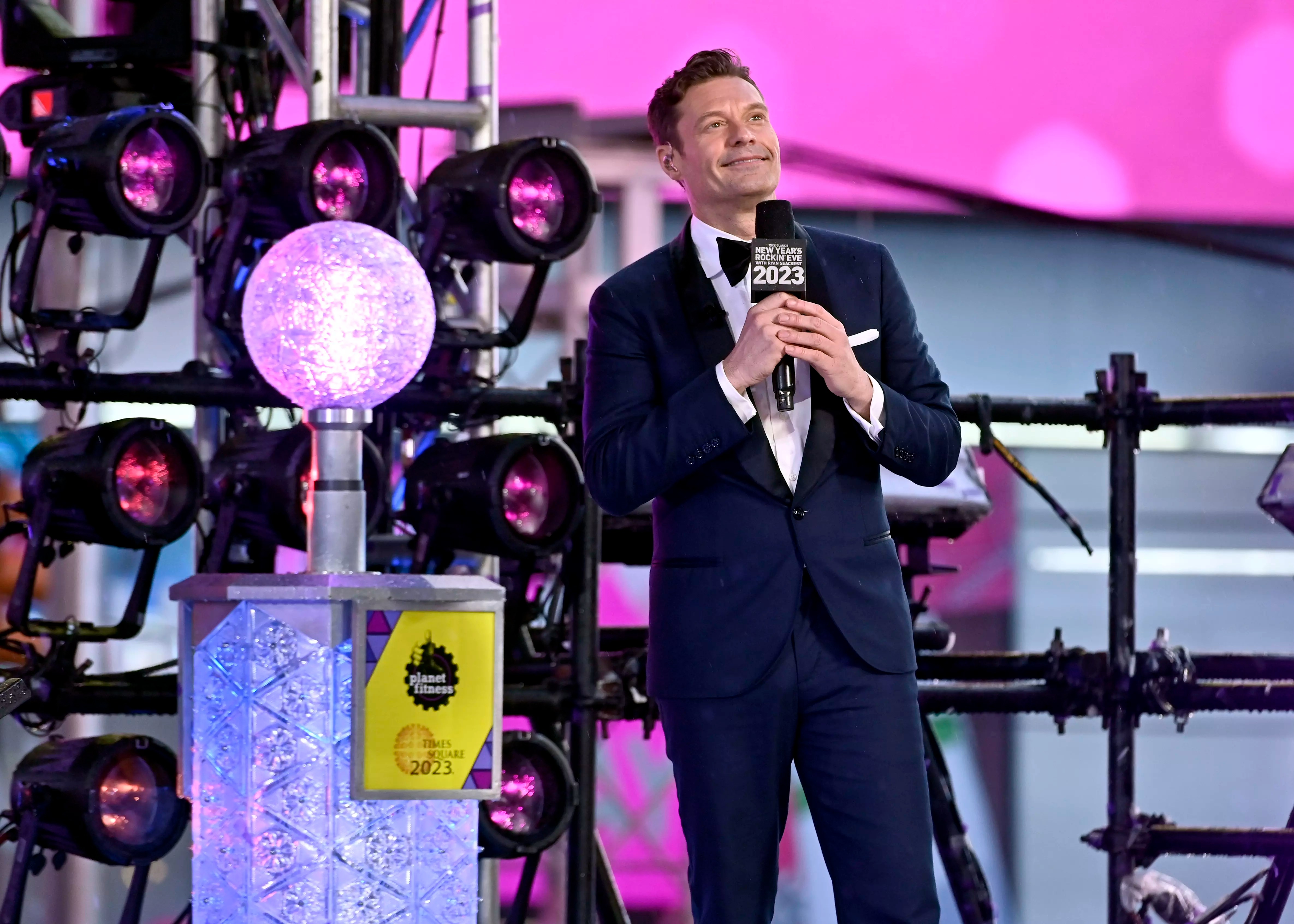 Ryan Seacrest Helps Family Reveal Gender of Baby! iHeart