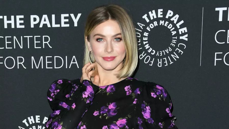 Julianne Hough Posts 'Emotional Breakdown' Meme Amid Brooks Laich