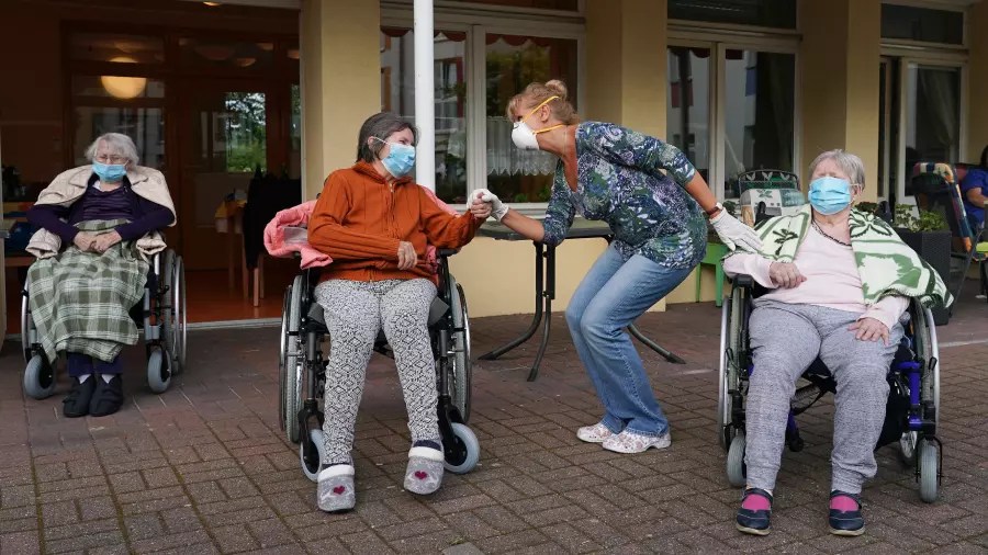 WATCH Heartwarming Video Shows How Senior Care Home Keeps Spirits High