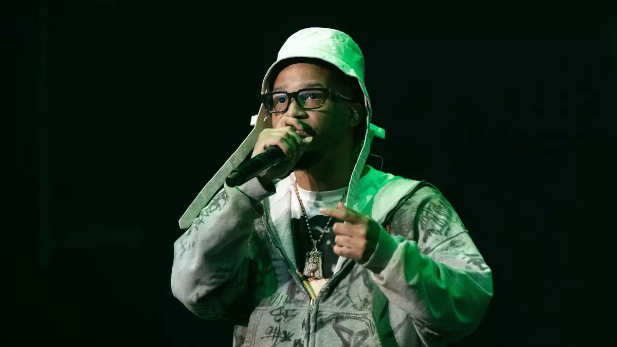 Veeze Treks Across Europe In 'Overseas Baller' Video Ahead Of 'Ganger