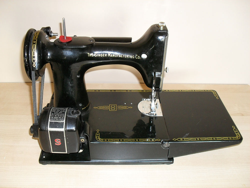 Vintage Singer Portable Sewing Machine 221k with Case & accessories eBay