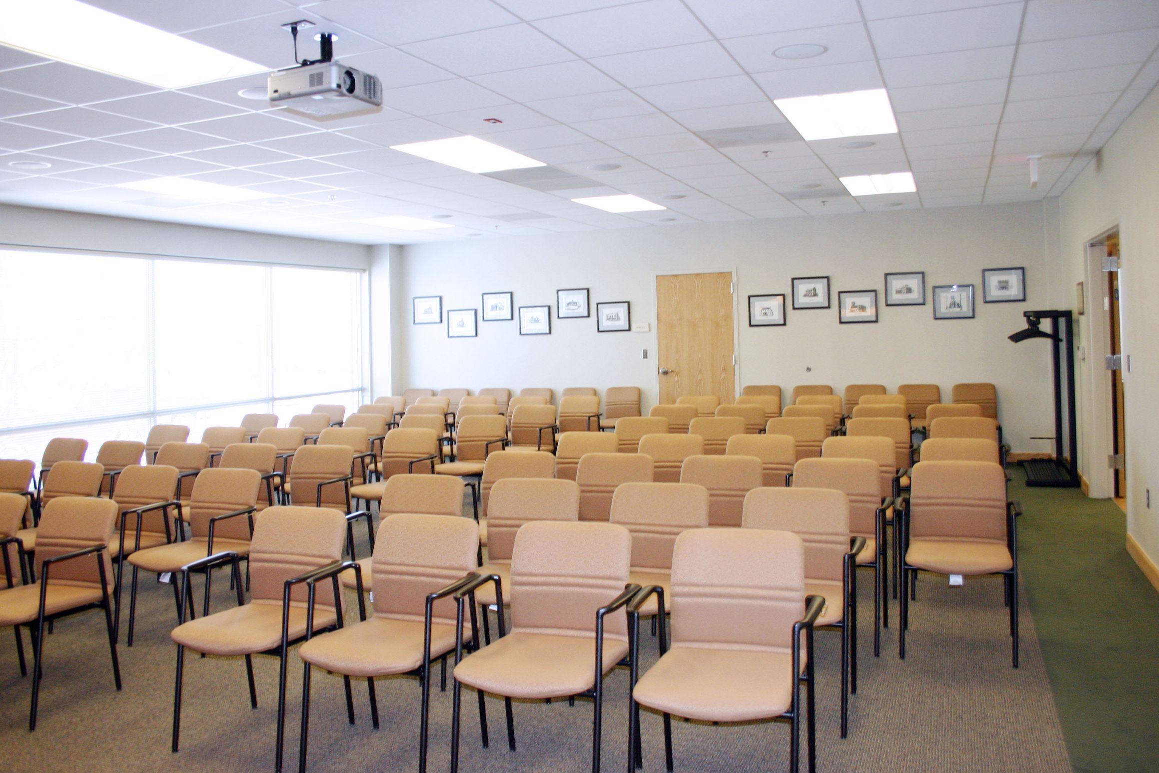 Empty room with chairs Memes Imgflip