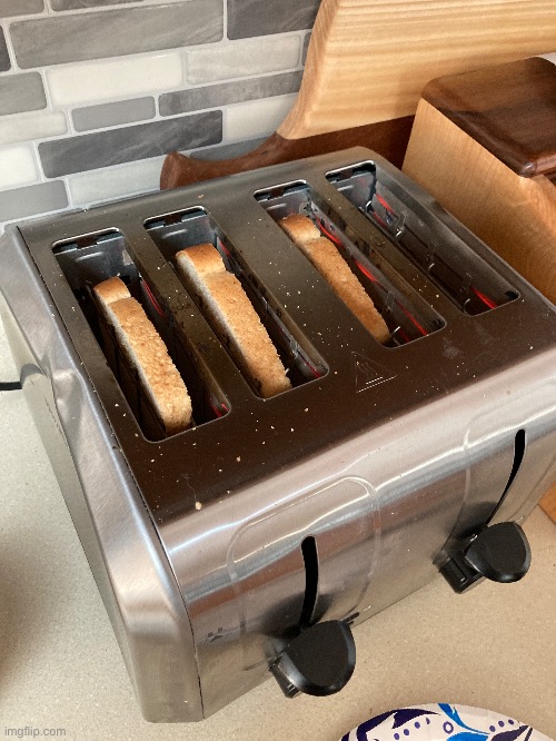 I put my bread in the toaster sideways, and now I hat myself Imgflip