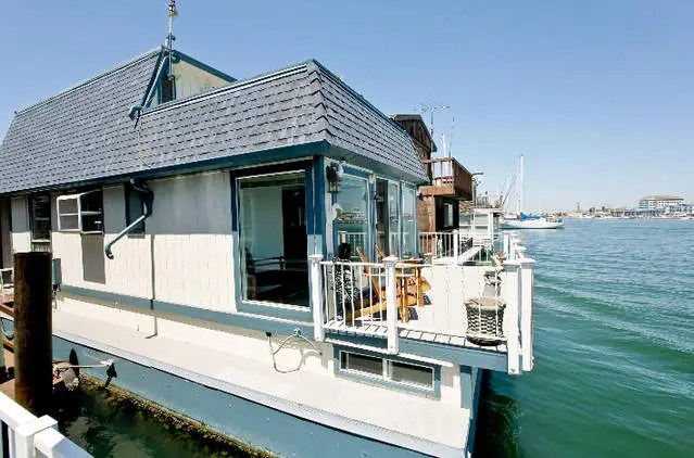 Feel Like a Fish in These Nine Awesome Homes That Actually Float