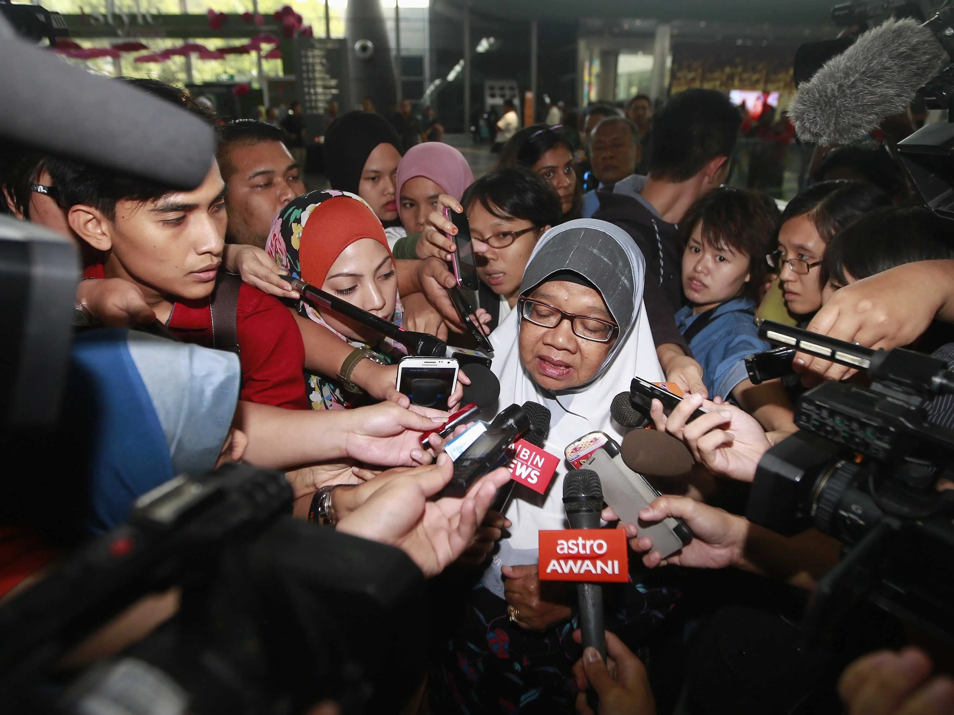 Malaysia Airlines Loses Contact With Plane Business Insider