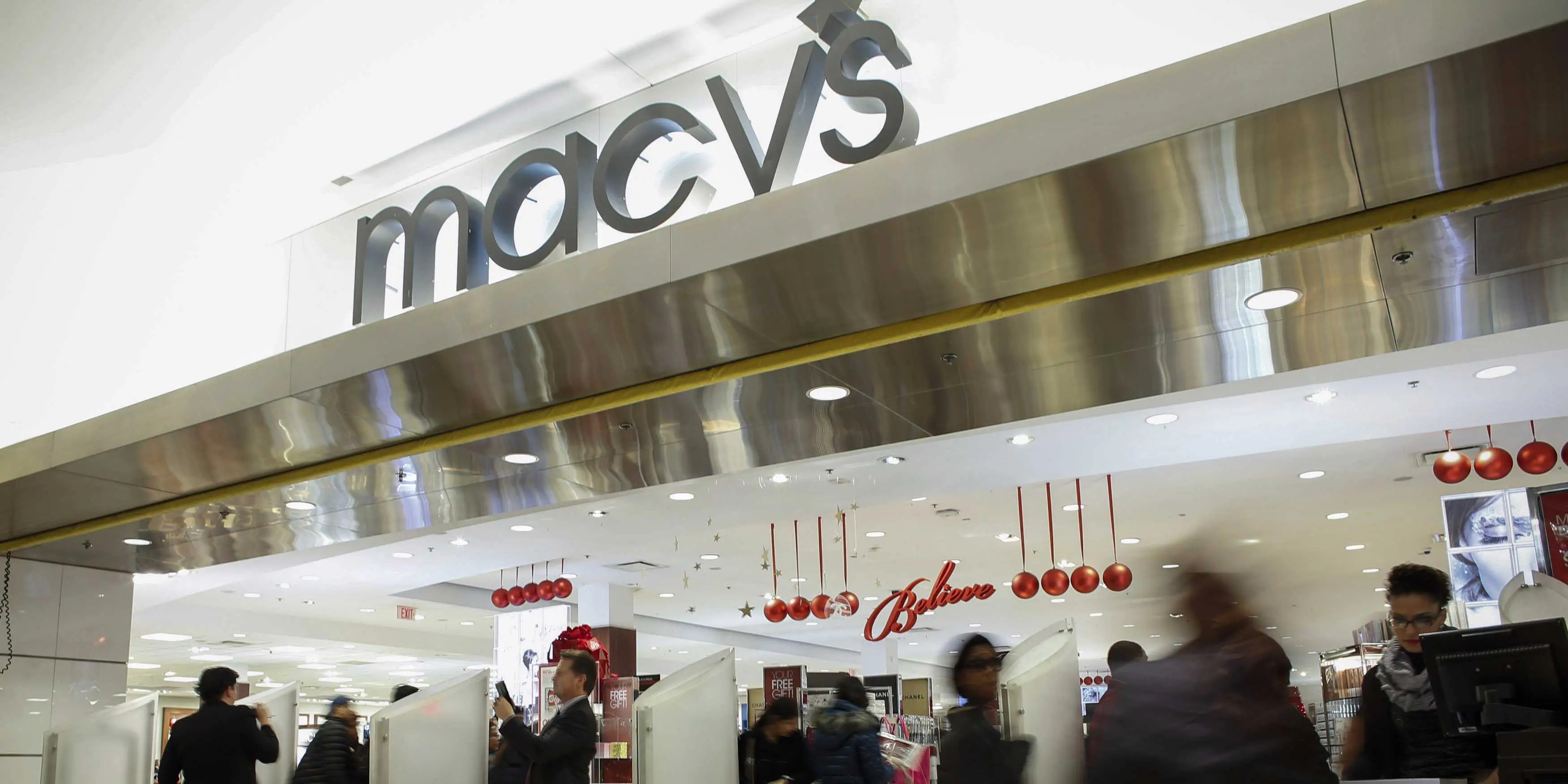 Why Macy’s Thrives While J.C. Penney Dives