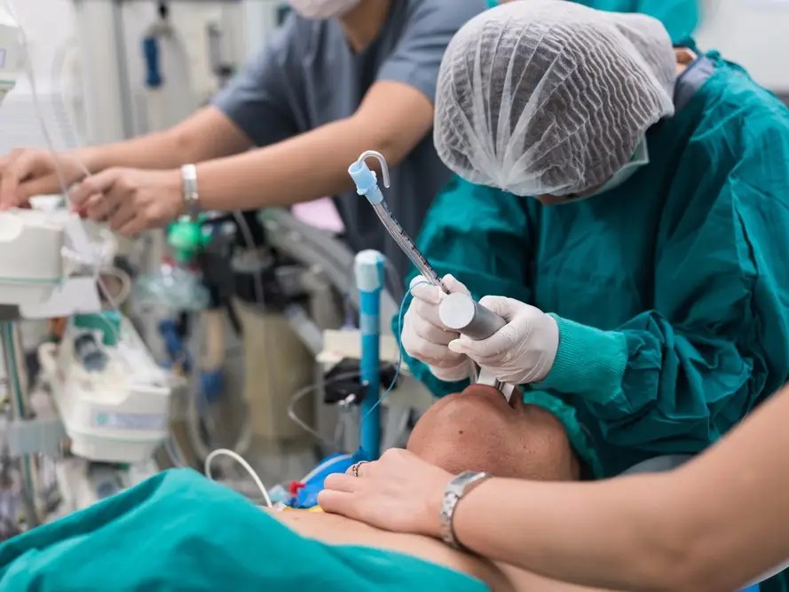 How Much Money Do People Who Work In Hospitals Make?