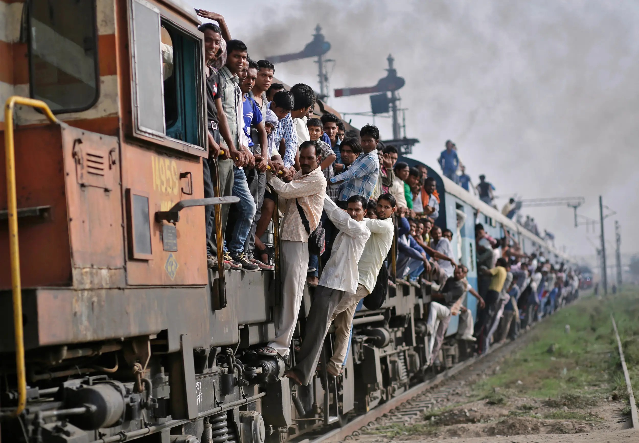 These photos of India's overcrowded railways will make you grateful for your commute