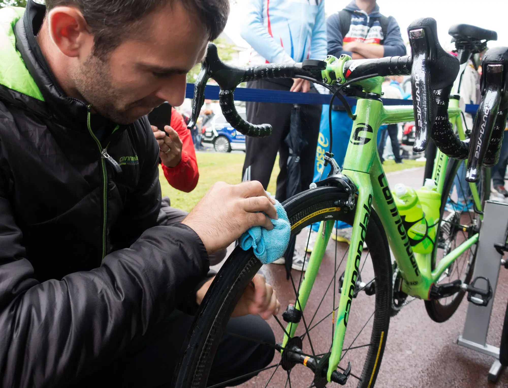 Vinegar on Bike Tires at Tour De France Business Insider