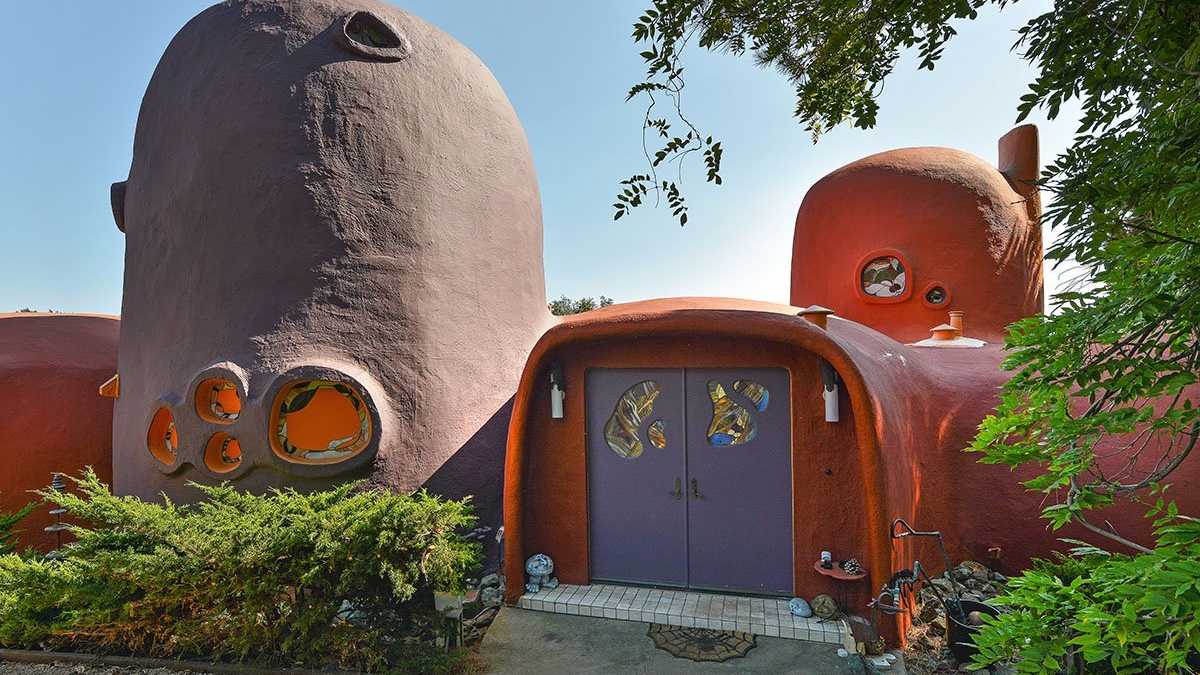 Bigfoot Just Photobombed a MillionDollar Listing on Zillow